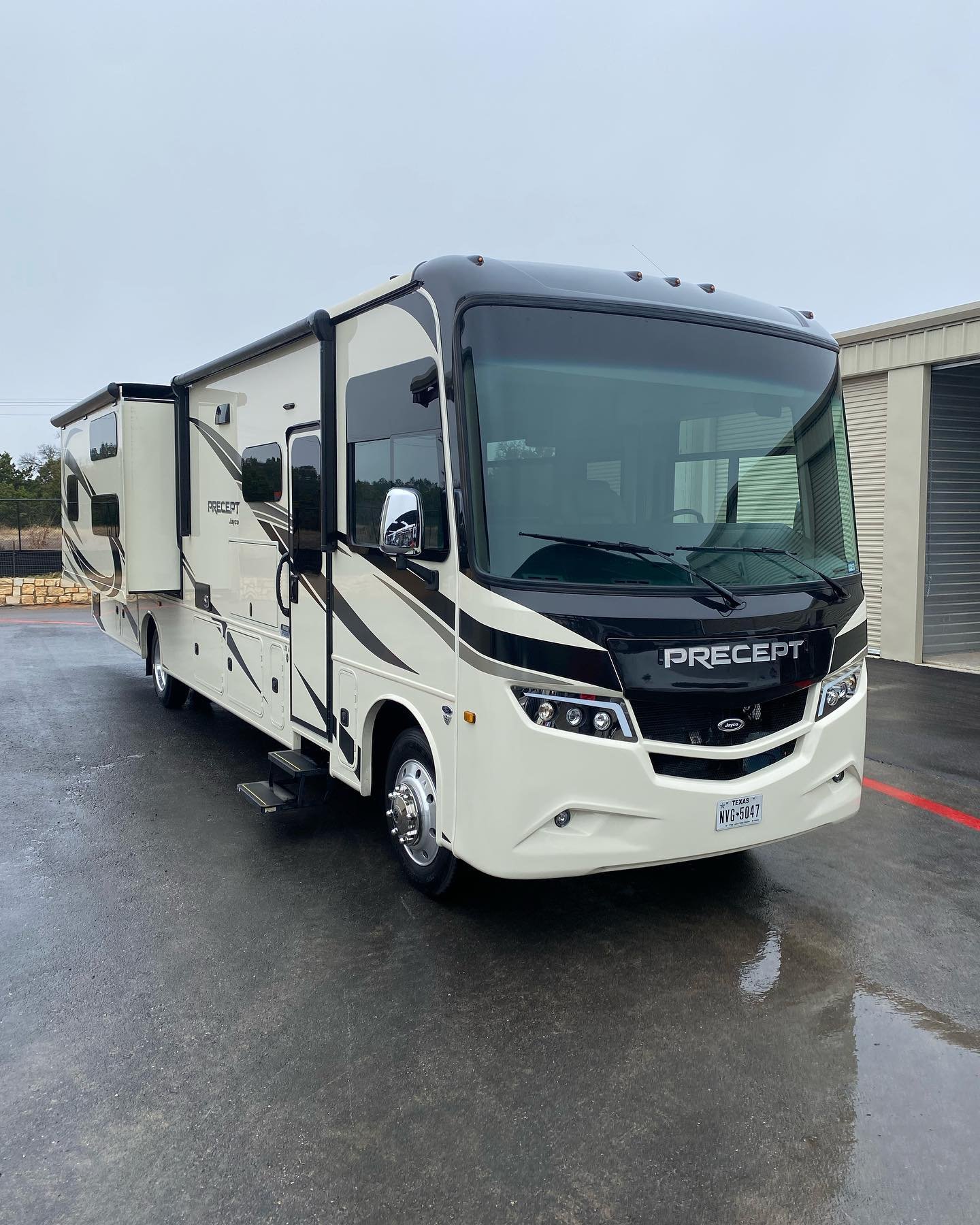 RV detailing near me