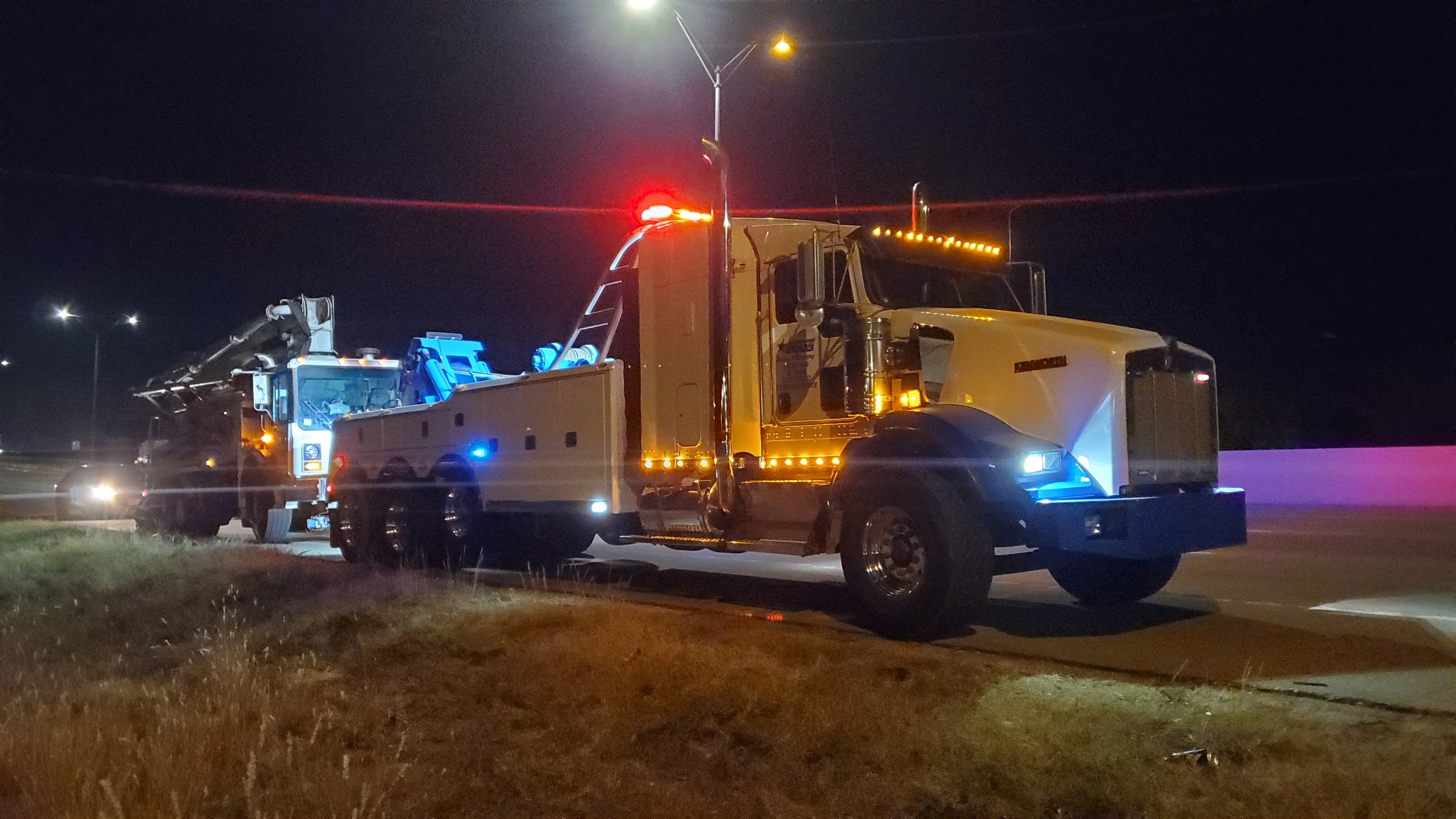 Gallery image 1 — box truck towing Dallas
