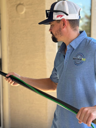 professional window washers in Gilbert photo