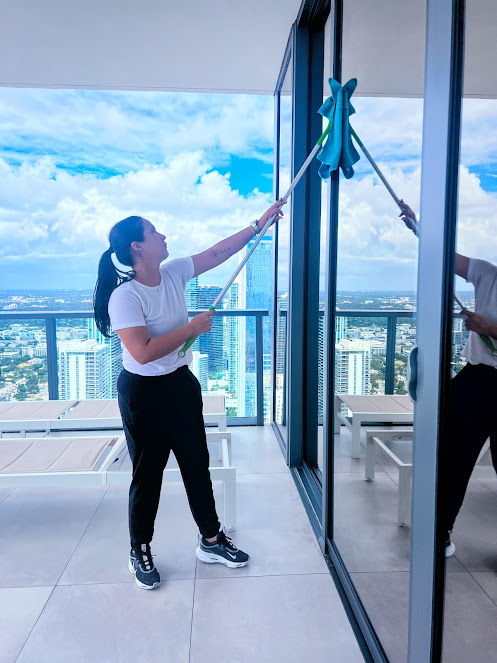 window cleaning in Miami photo