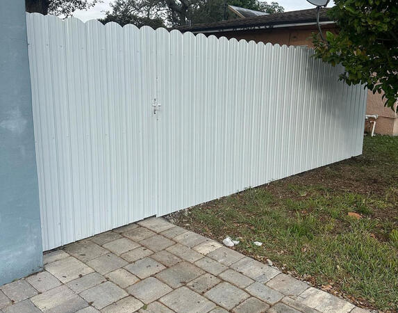residential fence installation Miami photo