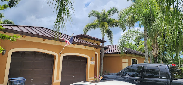 seamless rain gutters in Hollywood photo
