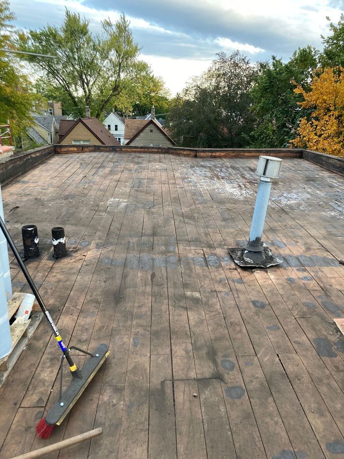 affordable roof repair in Roscoe Village photo