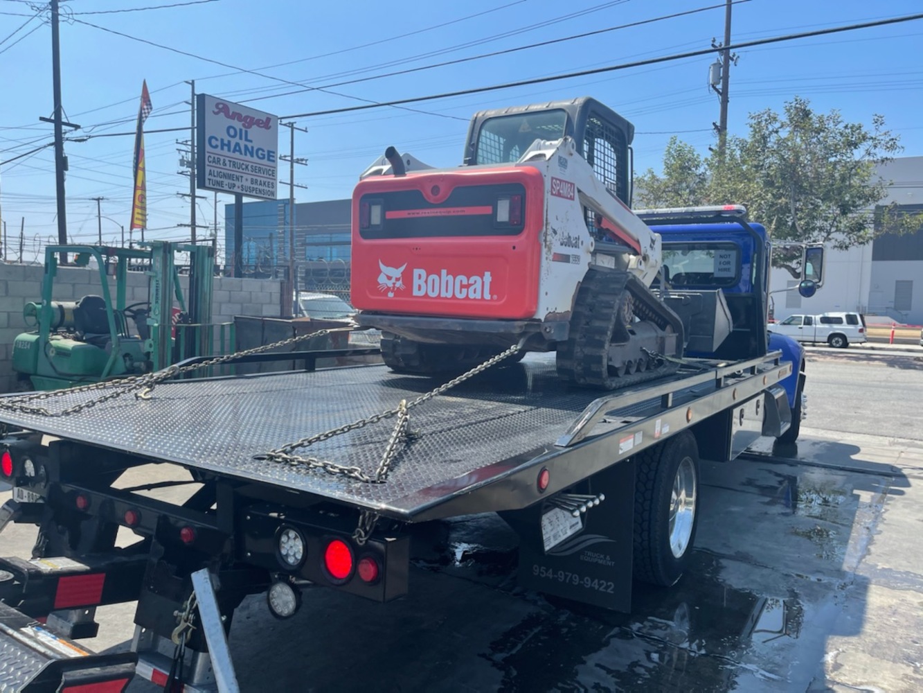 Alberto’s Towing Service in Fullerton, CA - Heavy-Duty Towing & Roadside Assistance photo
