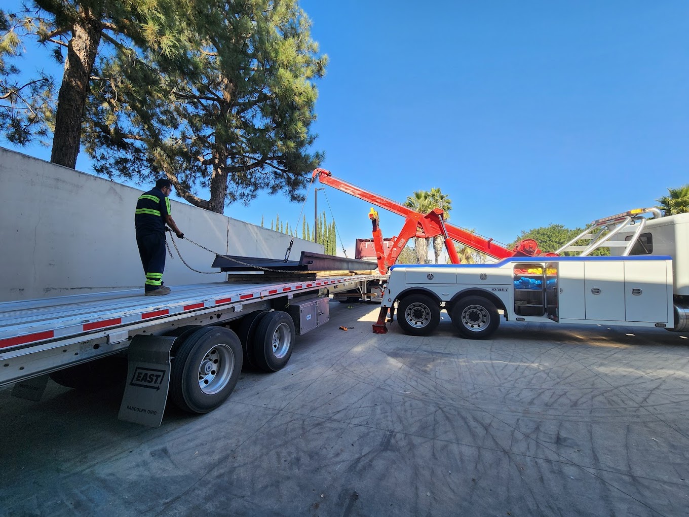 Alberto’s Towing Service in Fullerton, CA - Heavy-Duty Towing & Roadside Assistance photo