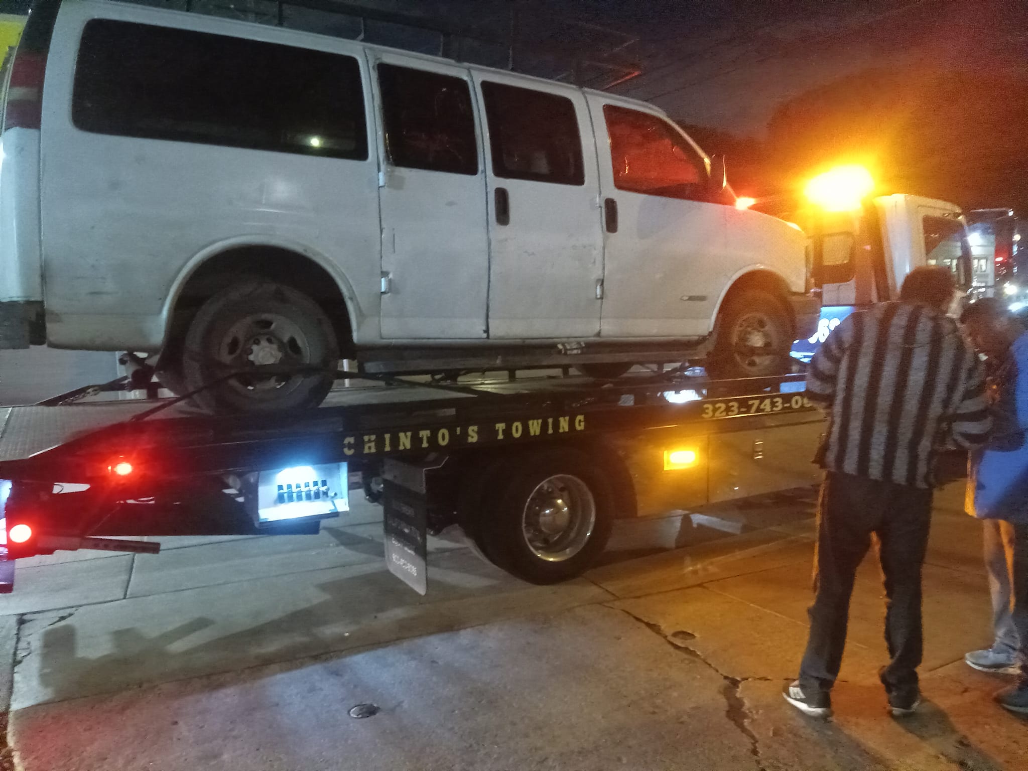 Chintos Towing Los Angeles - Reliable 24/7 Vehicle Recovery and Roadside Assistance photo