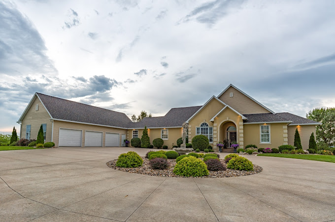 Des Moines Area Roofing + Solar photo