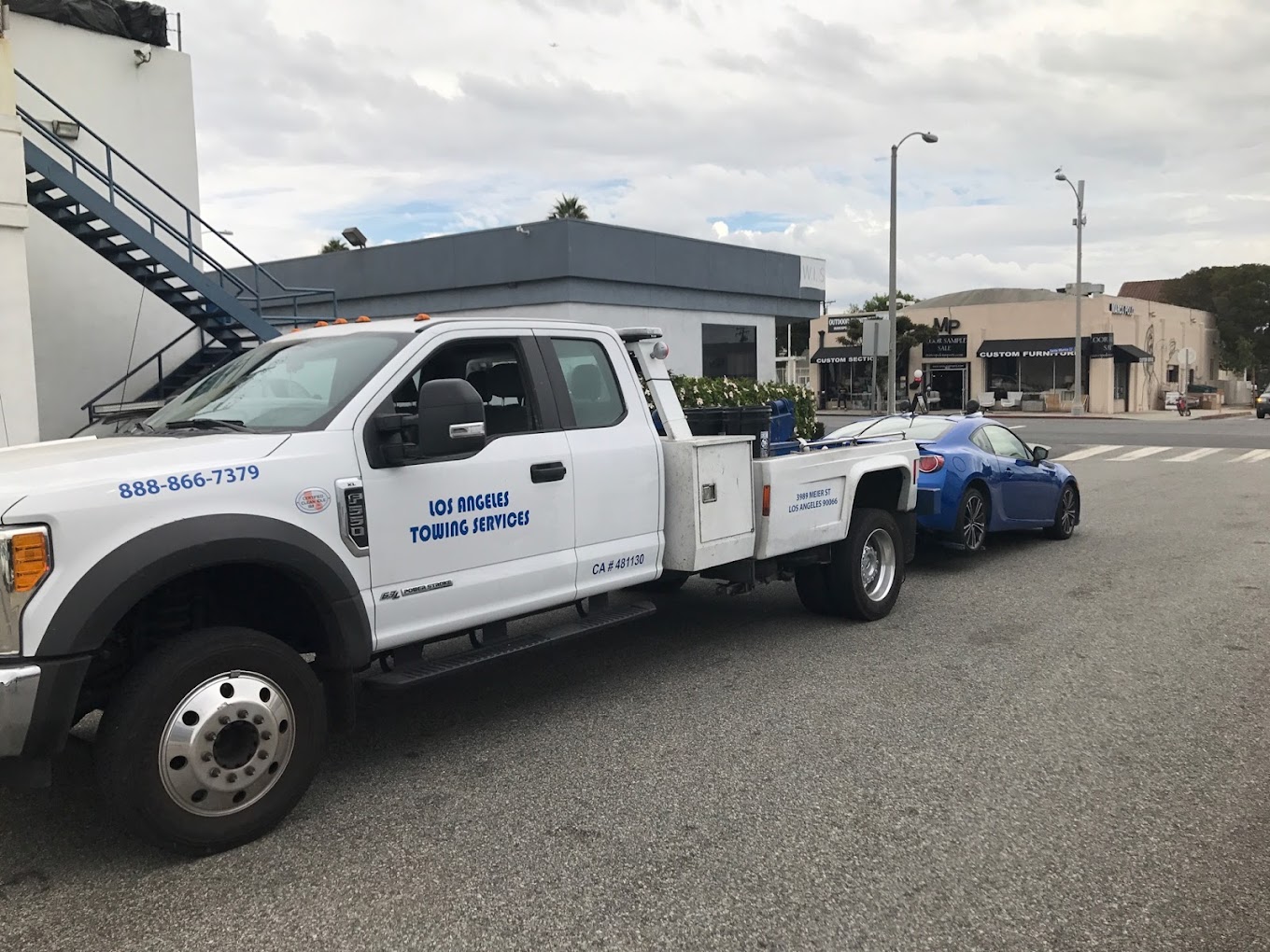 Los Angeles Towing Services - Reliable Roadside Assistance photo