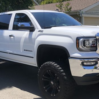 Charles Henry: Expert Car Wash and Certified Collision Repair photo